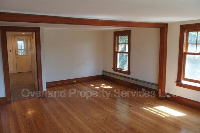 Photo - 188 Shelburne Rd