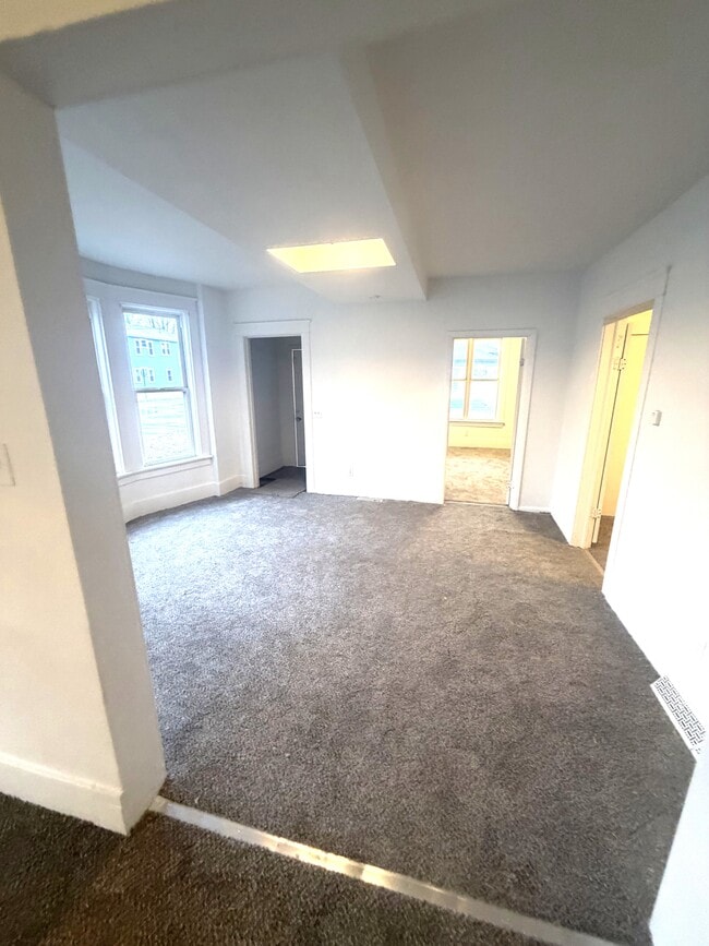 Photo - 731 W 4th St