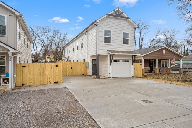 Photo - 454 E State St