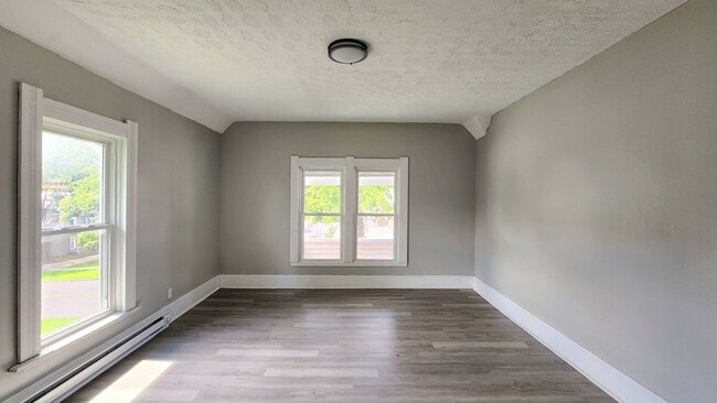 131 Sturges Ave Unit 131 Sturges Upstairs