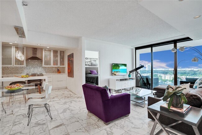 Photo - 19707 Turnberry Way Unidad 16C