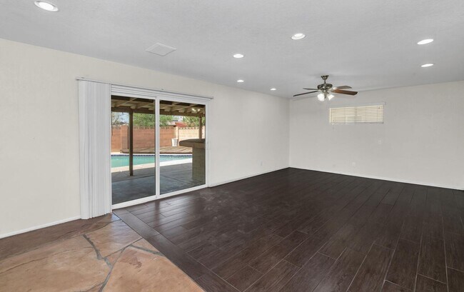 Photo - 439 E Malibu Dr