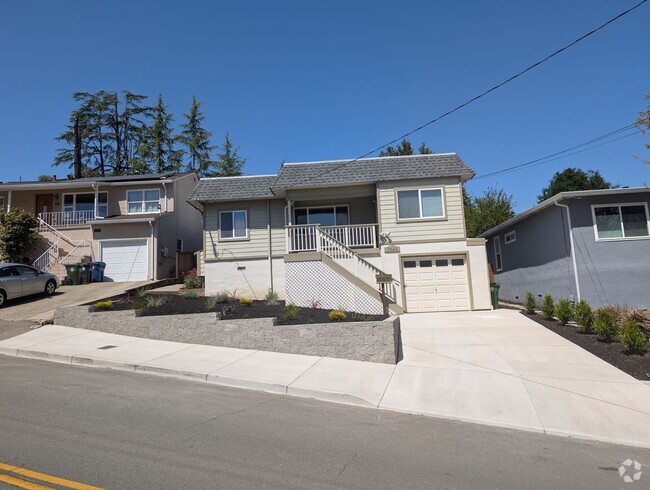 Building Photo - Clean Move in ready in a quite Neighborhood Rental