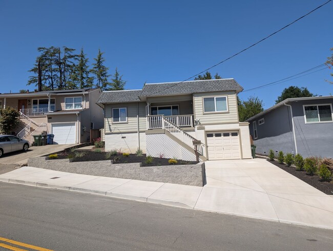 Clean Move in ready in a quite Neighborhood - Clean Move in ready in a quite Neighborhood House