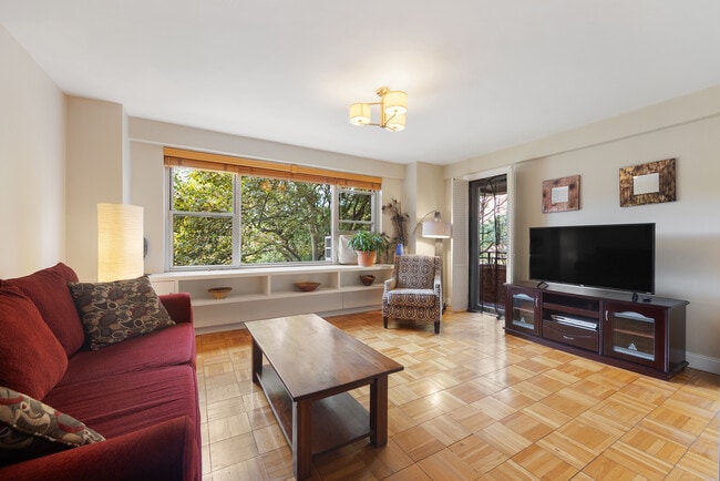 Building Photo - 572 Grand St Unit G406 Rental