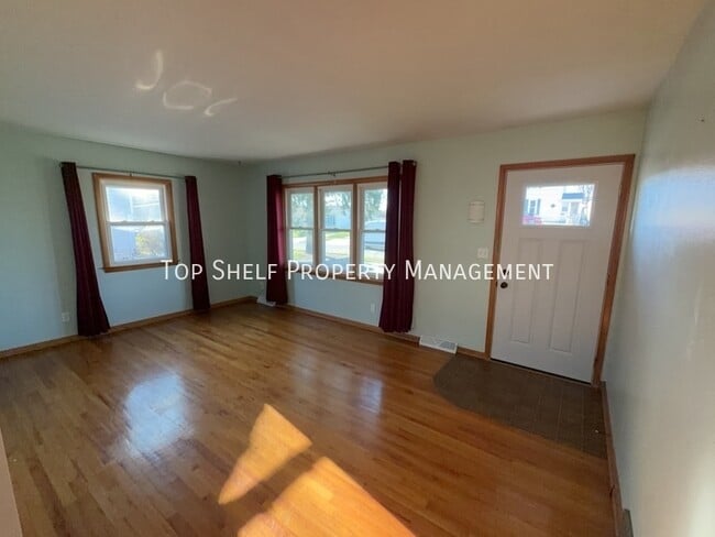 Photo - 2556 Grandview Ave