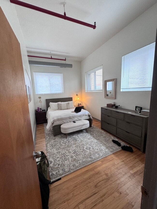 Photo - 1114 W Belmont Ave Unit 002