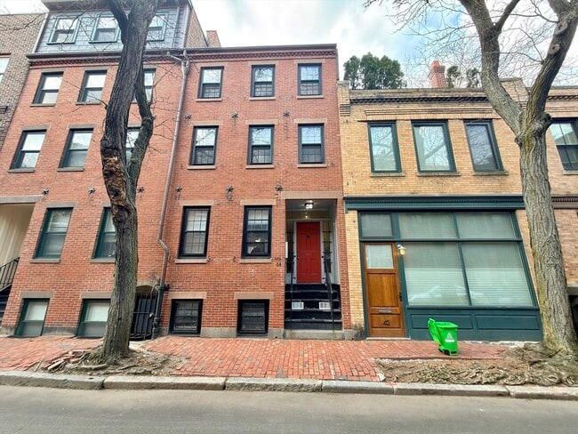 Building Photo - 44 Melrose St Unit 4