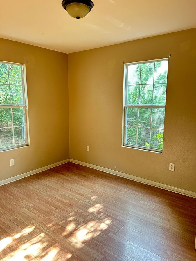 Photo - 2834 Essex St