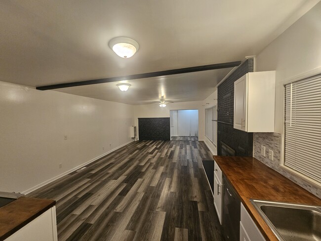 Building Photo - 37252 Jefferson Ave Unit 1