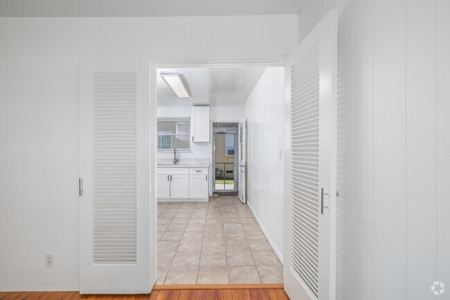2BR, 1BA - 800SF - Kitchen - 3929 Sawtelle Blvd