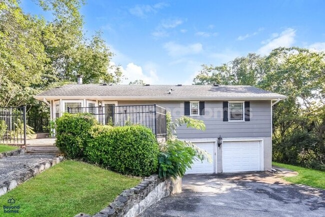 Building Photo - Beautiful 3-Bed Home Minutes from Downtown Chattanooga!