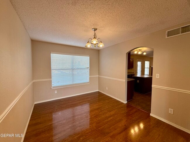 Photo - 1524 Bill Mueller Pl