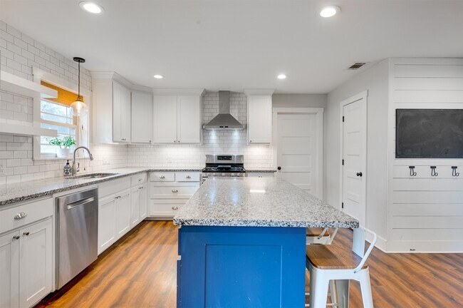 Photo - 215 Perryman Rd