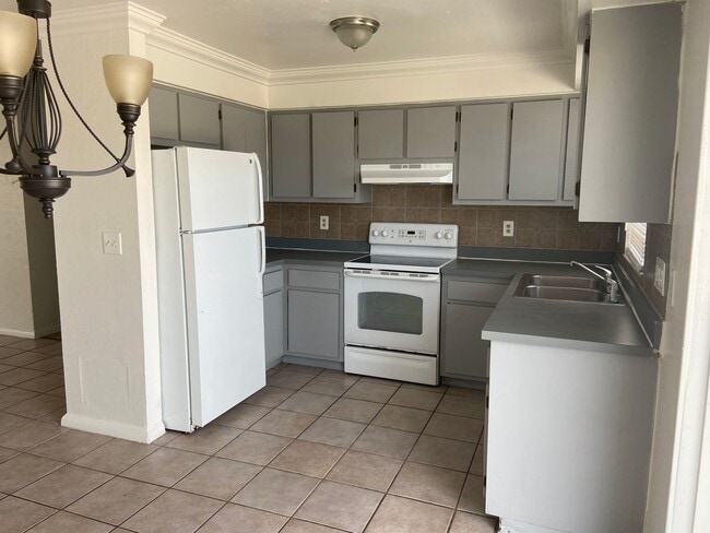1213 NE 8th Terrace