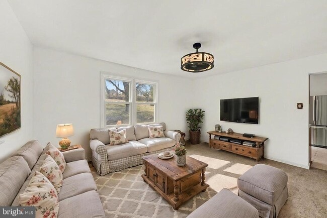 Building Photo - 939 Gravel Pike