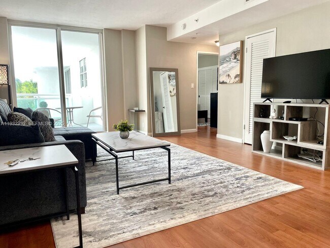 Photo - 3001 S Ocean Dr Unidad 335