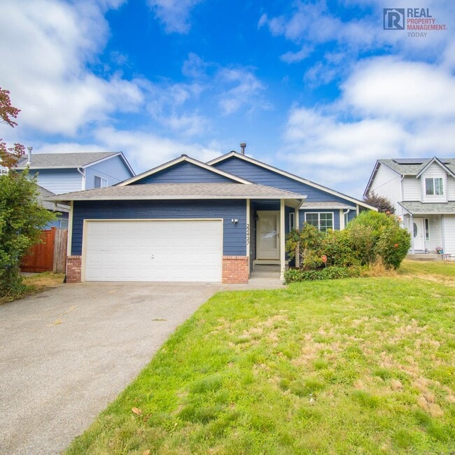 Great 3 bedroom home available NOW Close T... - Great 3 bedroom home available NOW Close T...