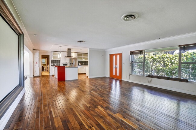 Photo - 2740 NE 34th St