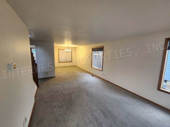 Photo - *1ST FULL MONTH'S RENT FREE PROMO* Spaciou...