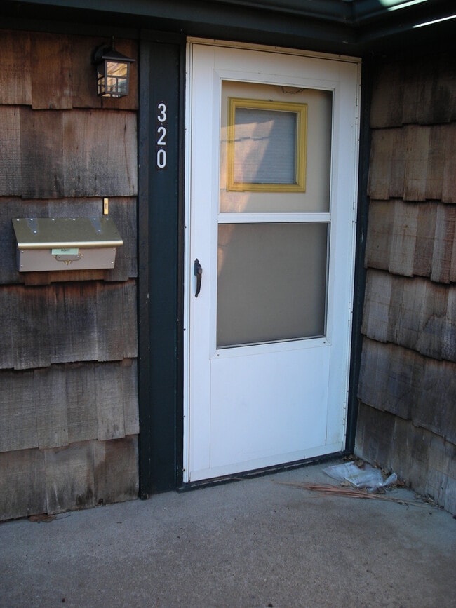 Building Photo - 320 W Hahn Ave Rental