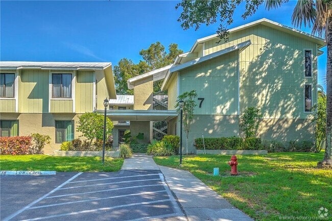 Building Photo - 800 NW Fork Rd Unit 7-7 Rental