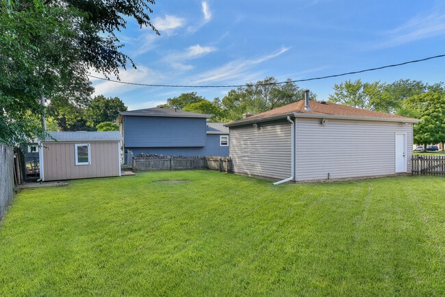 Photo - 5S480 Campbell Dr