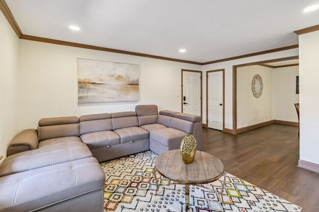 Photo - 906 Chapel Creek Dr