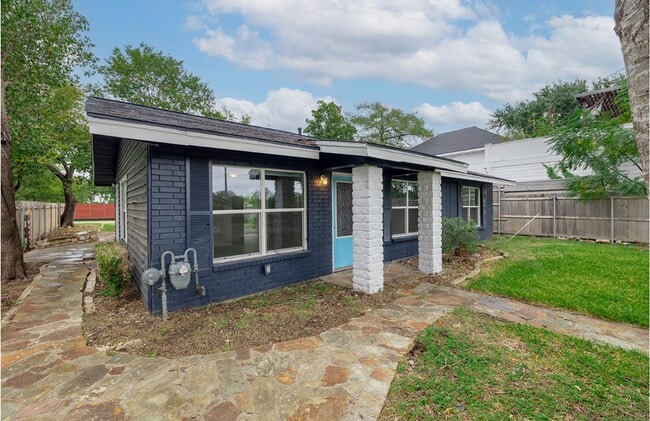 Photo - Beautiful 3 bedroom, 2 bathroom House