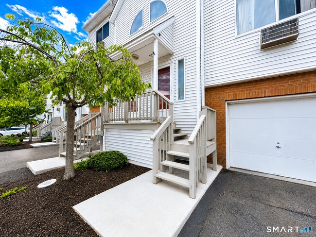 Photo - 925 Oronoke Rd Unit 13J