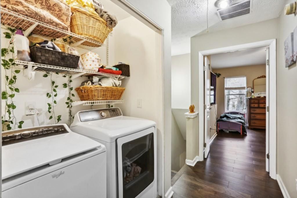 Photo - 1535 Lancashire Pl