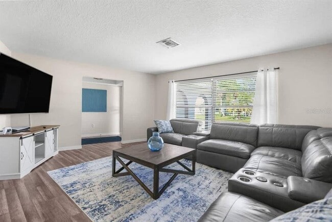 Photo - 13501 Whitby Rd