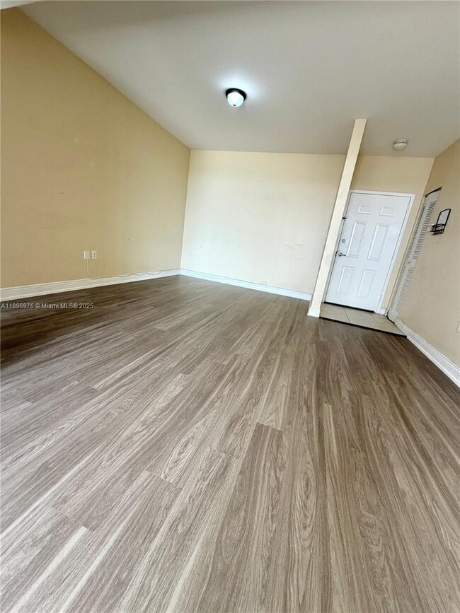 Photo - 2425 SW 27th Ave Unidad 1106