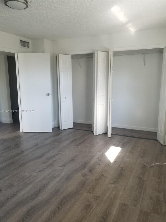 Photo - 5845 Blueberry Ct