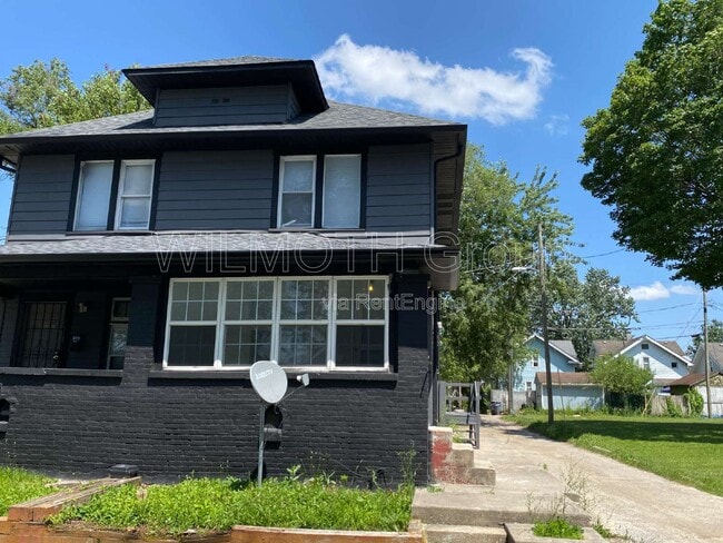 Building Photo - 253 N Gray St