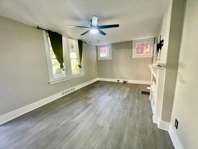 Photo - 3 Bedroom 1.5 Bath in Dormont! Off Street ...