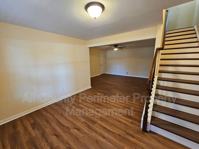 Photo - 1597 Trailview Way NE