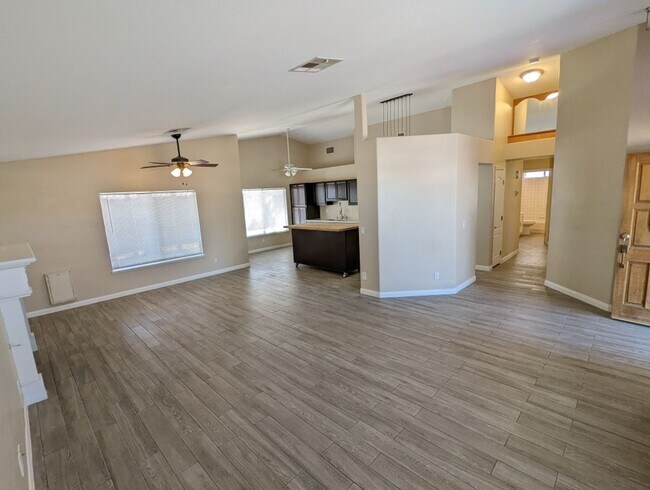 Photo - 4932 Dunvegan Ct