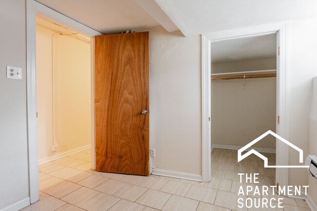 Photo - 2886 N Clark St