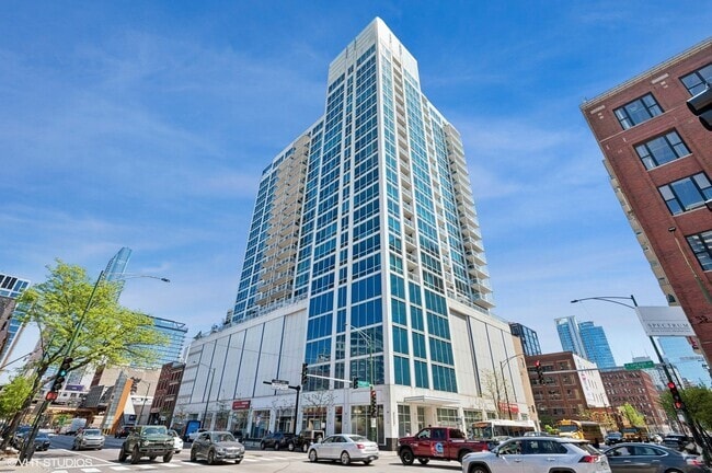 Building Photo - 757 N Orleans St Rental