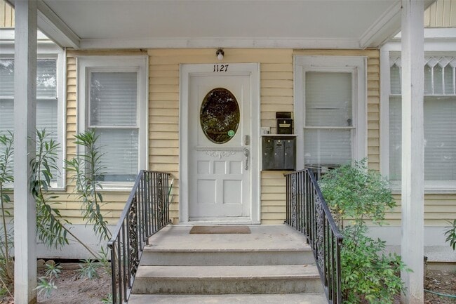 Photo - 1127 Yale St