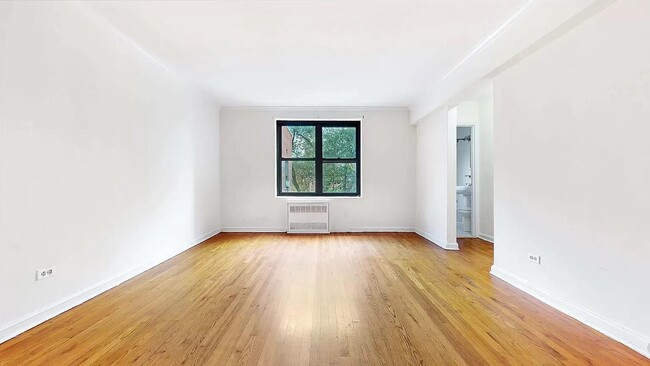 Photo - 4489 Broadway