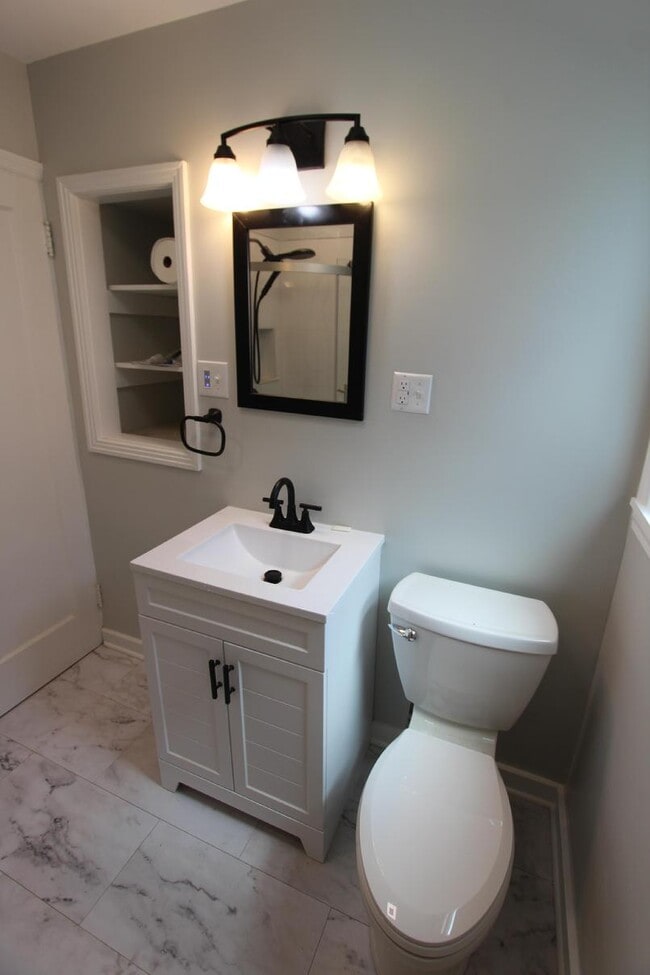 Bathroom - 905 Benton Ave