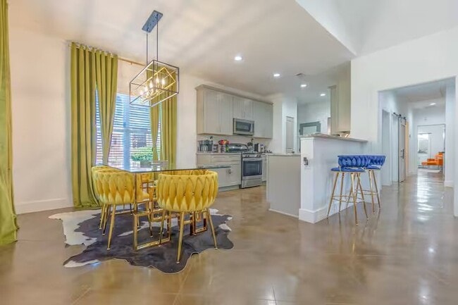 Photo - 1702 Netherwood Ave