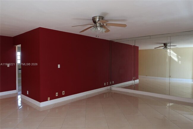 Photo - 3922 NE 166th St Unidad S105