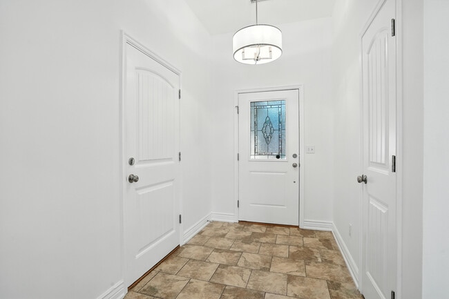 Photo - 5713 Camden Cir
