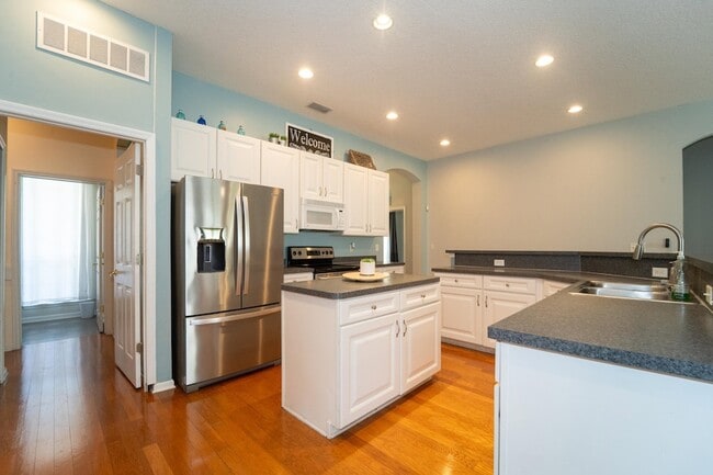 Photo - 109 Bilbao Dr