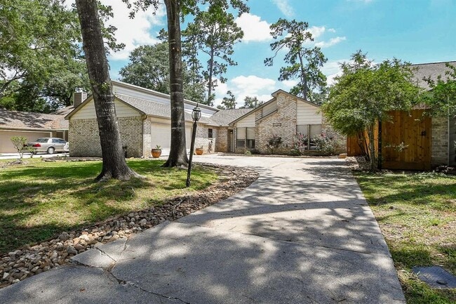 Photo - 19522 Dianeshire Dr House