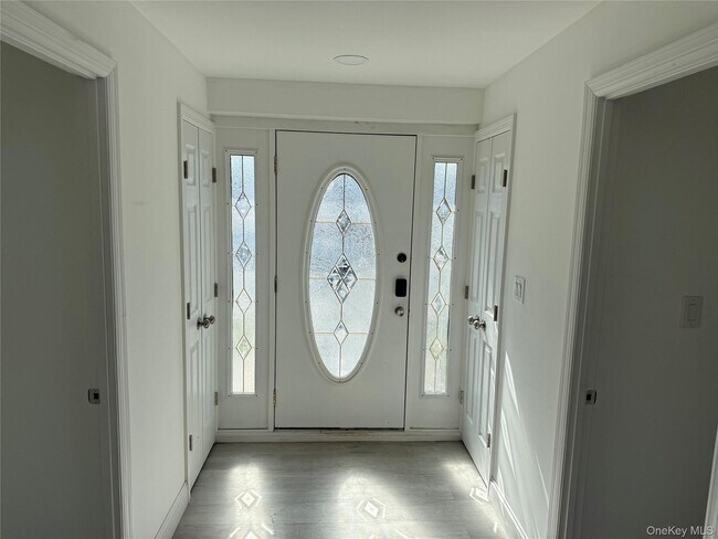 Photo - 862 Station Pl