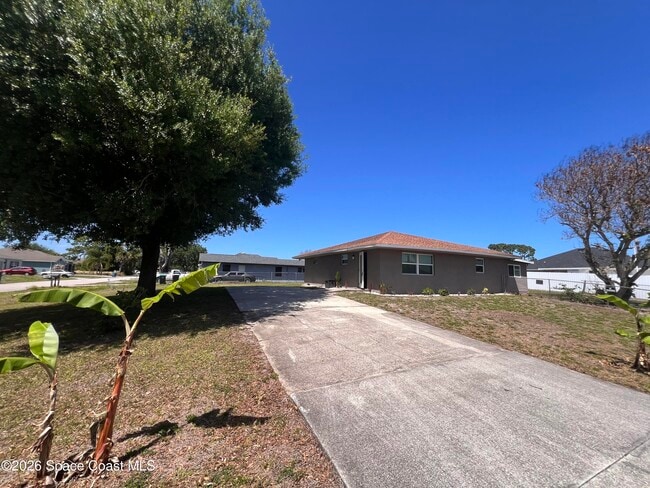 Building Photo - 741 Frisco St SE